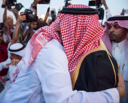 مشاهد مؤثرة.. هكذا استُقبل القنصل السعودي عبدالله الخالدي في الرياض