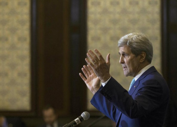 “كيري” يطالب الكونجرس بعدم عرقلة المفاوضات النووية مع إيران