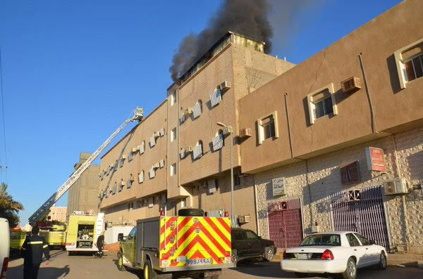 بالصور.. مدني #سكاكا يباشر حريقاً بإحدى البنايات