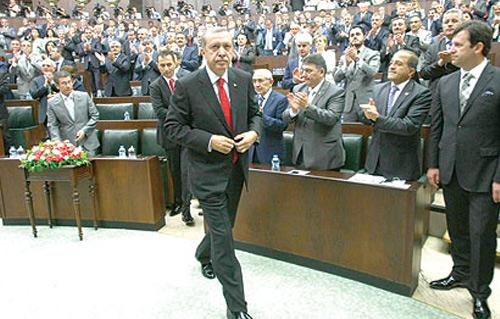 استقالة 900 من أعضاء الحزب الحاكم والمعارض بتركيا