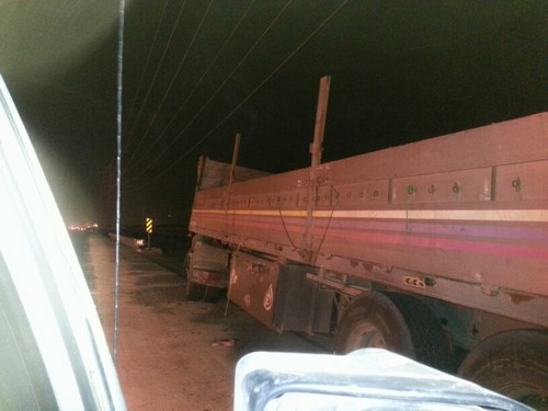 شاحنة متعطلة منذ شهر على طريق الرياض- الخرج