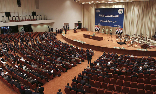 بالصور.. تأجيل اختيار رئيس البرلمان العراقي لعدم اكتمال النصاب