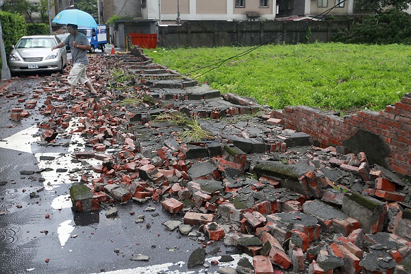 بالصور.. الإعصار “ماتمو” يضرب تايوان ويتجه إلى الصين