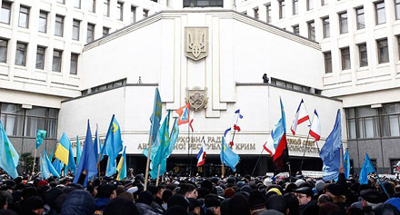 إغلاق صناديق الاقتراع في استفتاء تقرير مصير القرم بأوكرانيا