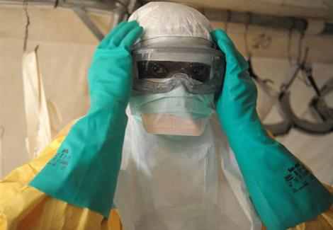 تدهور حالة أول مصابة بإيبولا في القارة الأوروبية