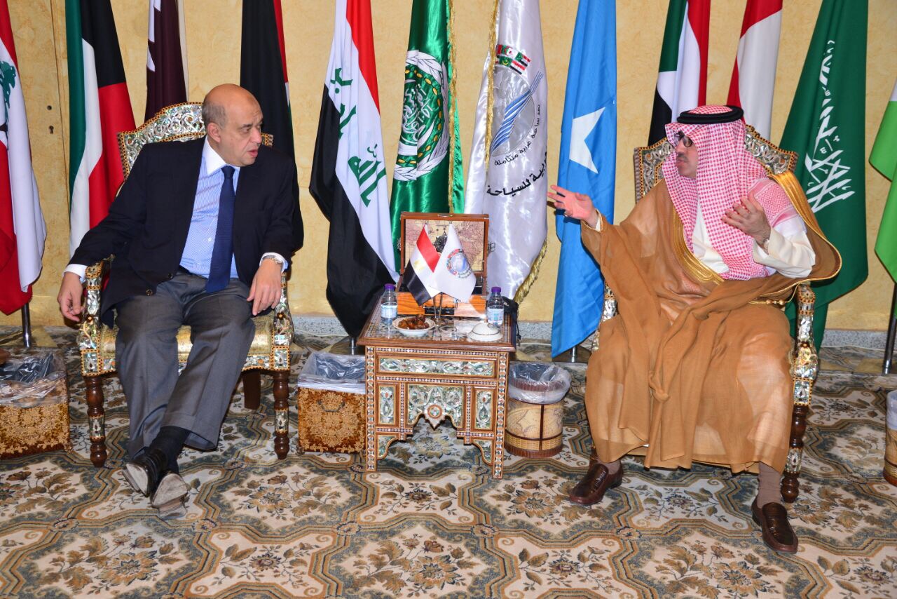 رئيس المنظمة العربية للسياحة يبحث التعاون المشترك مع وزير السياحة المصري