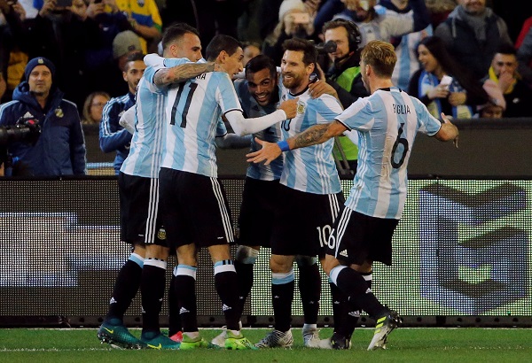 سامباولي يبدأ مشواره مع الأرجنتين بالفوز على البرازيل