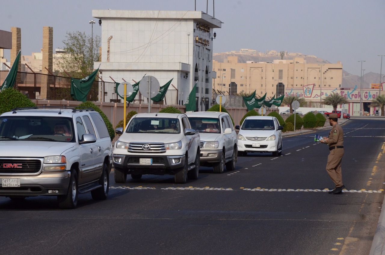 شاهد.. العلاقات العامة والإعلام بشرطة المدينة المنورة تشارك المواطنين فرحتهم باليوم الوطني