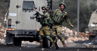 قوات الاحتلال تقمع مسيرة كفر قدوم وتعتقل فلسطينيًّا في الخليل