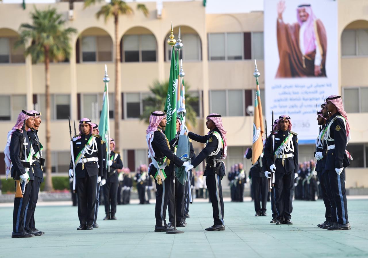 بالصور.. تخريج الدفعة 29 والدفعة 34 من طلبة كلية الملك خالد العسكرية