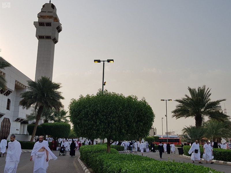 بالصور.. مسجد التنعيم مَعلم إسلامي يقصده المعتمرون في مكة المكرمة