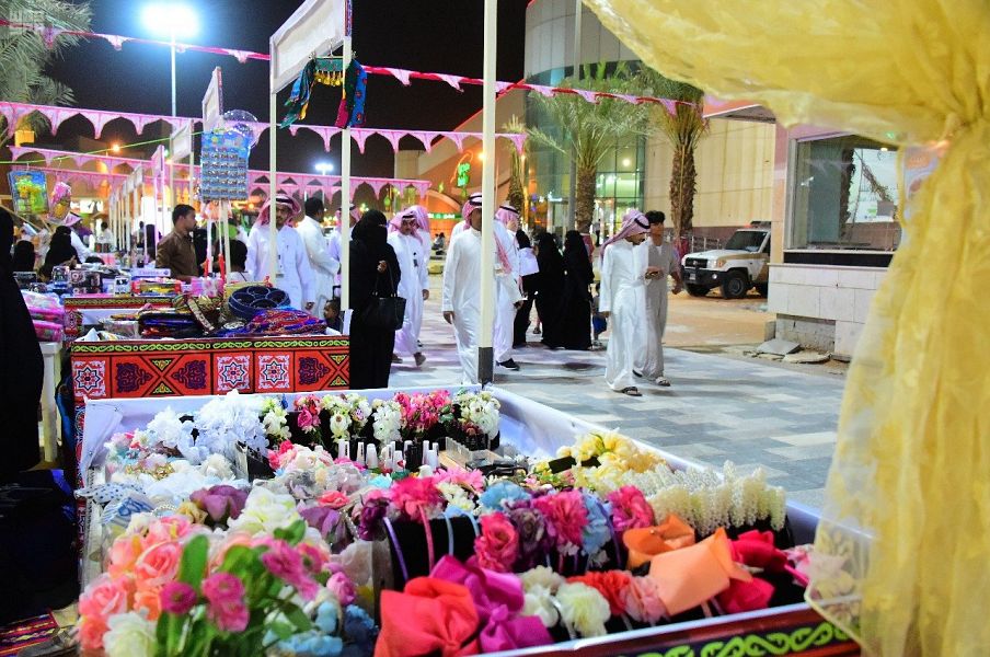 بالصور.. 200 أسرة منتجة تشارك بمهرجان ليالي رمضان في محافظة عنيزة
