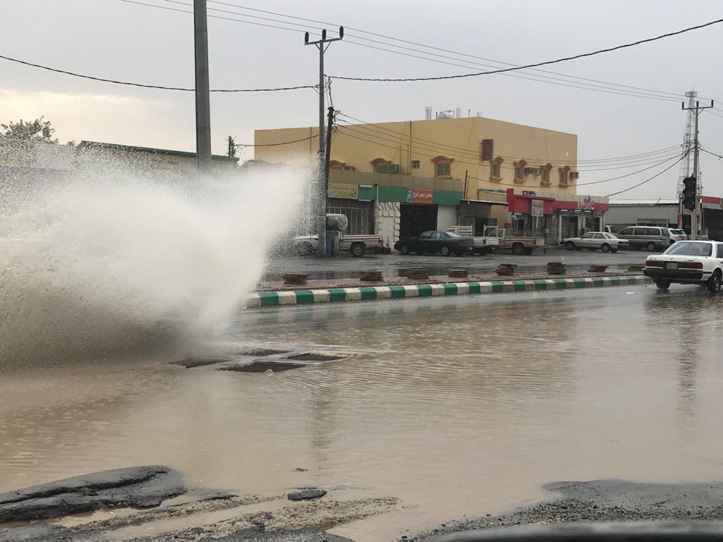 بالصور.. أمطار على محايل عسير والمدني يحذر