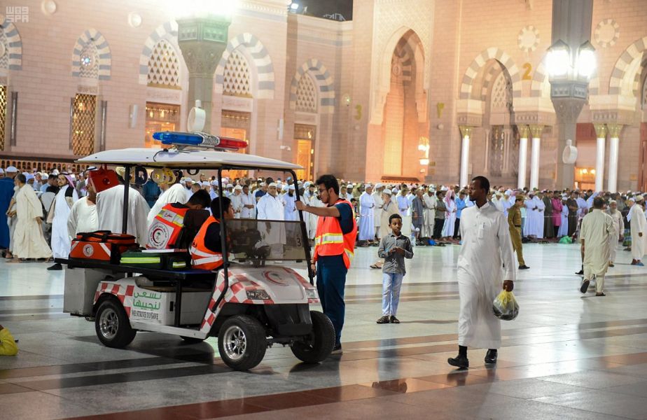 بالصور.. 1900 متطوع ومتطوعة لخدمة زوار المسجد النبوي في رمضان