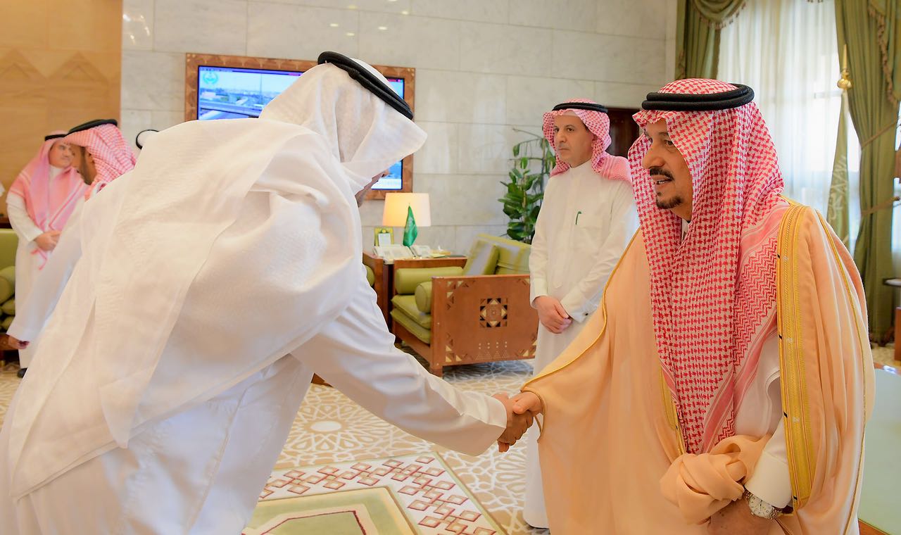 بالصور.. أمير الرياض يستقبل منسوبي الإمارة للتهنئة بحلول رمضان
