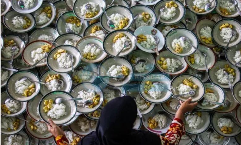 ناسى جورينج أشهر وجبة أول يوم في رمضان في إندونيسيا