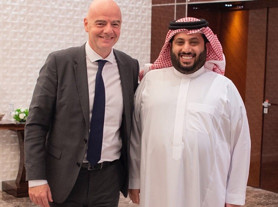 تركي آل الشيخ يبحث التعاون الرياضي مع رئيس فيفا