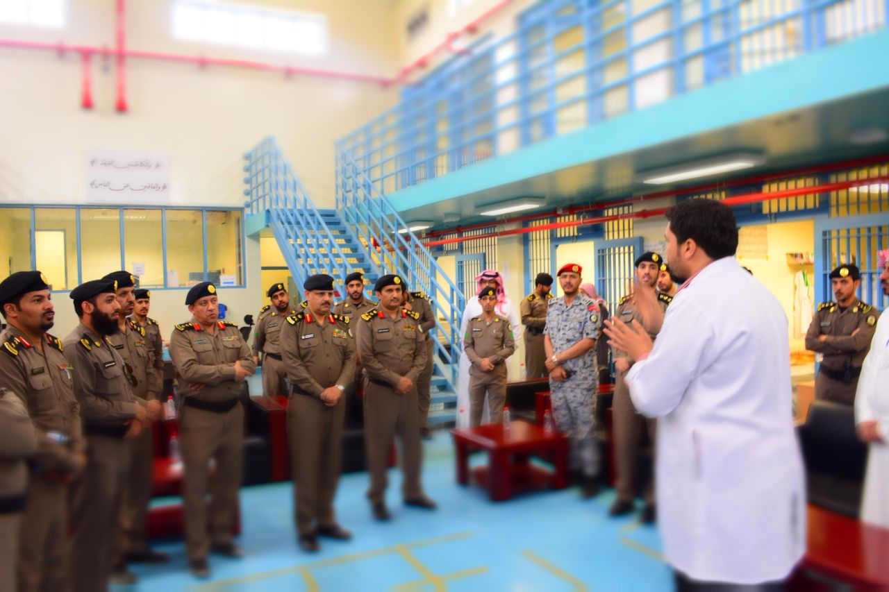 بالصور.. برنامج ترفيهي في الرياض يتسبب بإقلاع 18 سجينًا عن التدخين
