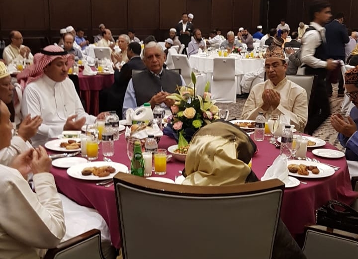 السفير لدى بنجلاديش يقيم حفل إفطار لكبار العلماء والمسؤولين