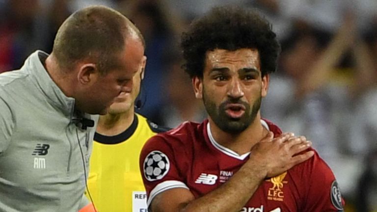 محمد صلاح يستنجد بالإسبان للتخلص من شر إصابته