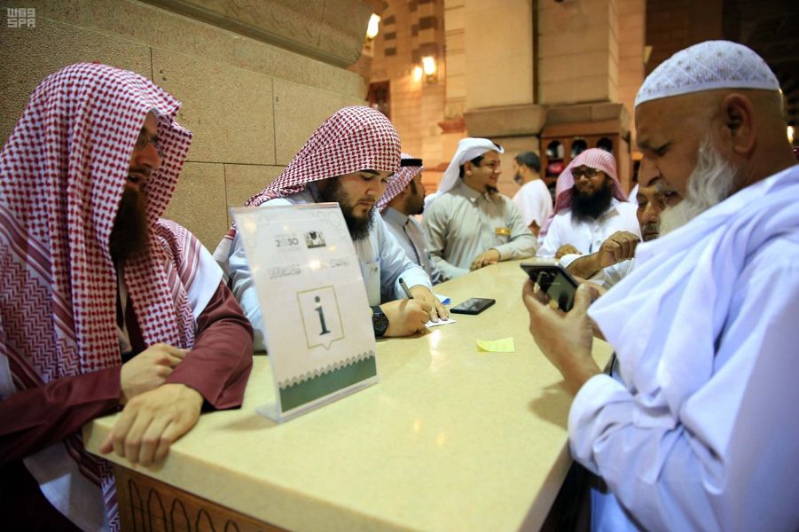 لسان الزائر يقدم خدمات الترجمة لزوار المسجد النبوي يوميًّا