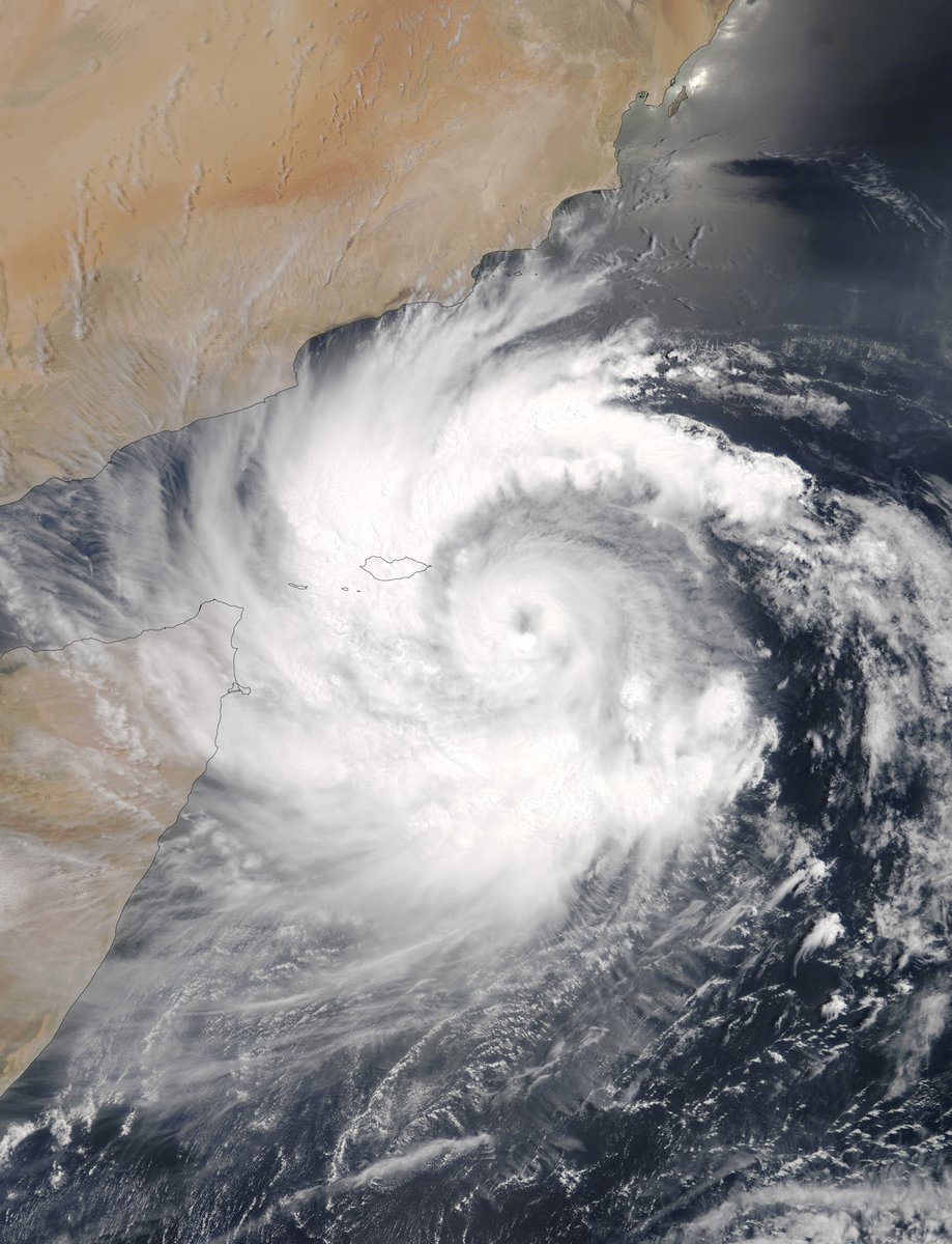 الأرصاد تحذر: إعصار مكونو يصل هذه المناطق فجرًا