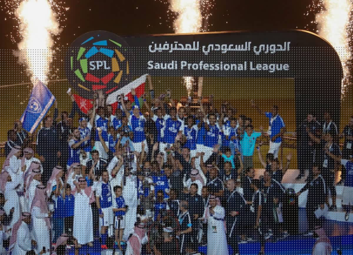 الهلال حائر بين إيطاليا والنمسا!