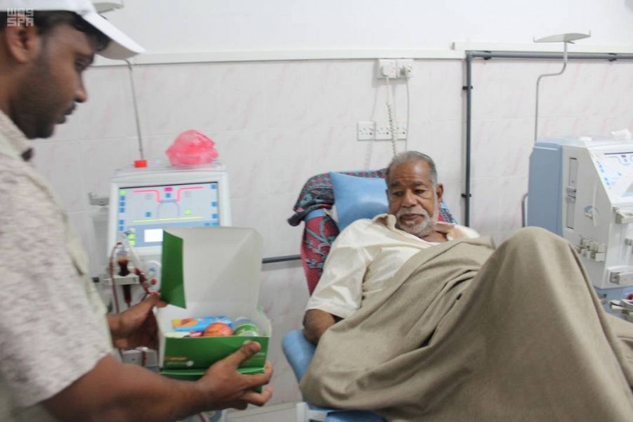 توزيع 775 وجبة إفطار على مرضى المهرة اليمنية