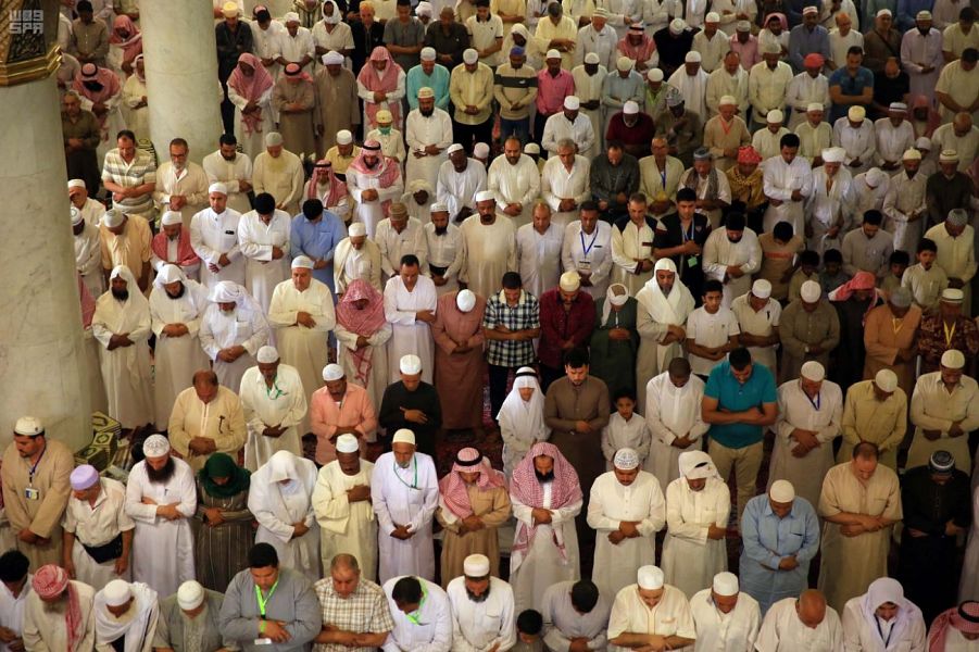أجواء إيمانية مفعمة بالأمن تحف المصلين أول جمعة في رمضان بالمسجد النبوي