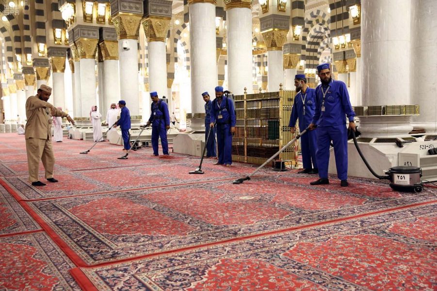 10 صور توثق استعدادات رمضان في المسجد النبوي
