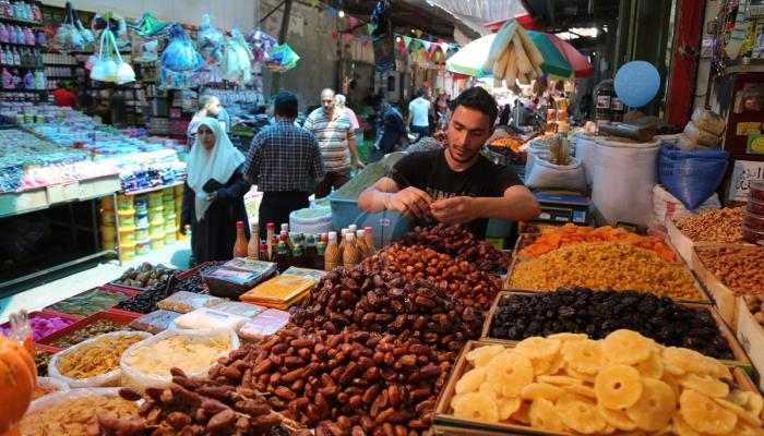 غرباء في الوطن وخارجه.. سوريّون لـ”المواطن”: رمضان اليوم يأتي وكأنهم قسموا القمر بسكين وسرقوا نصفيه