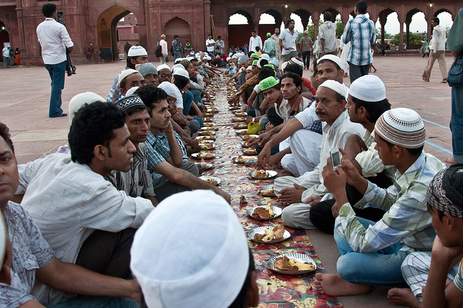 رمضان في الهند.. لا عائلة تفطر منفردة وهذا الحساء السحور المفضل
