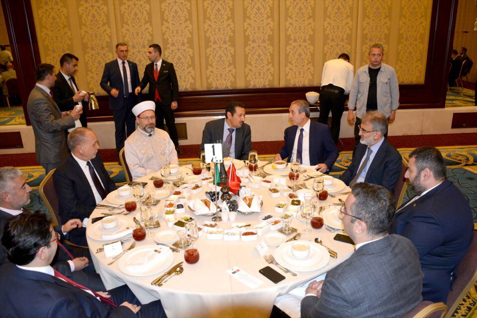 بالصور.. سفير المملكة لدى تركيا يقيم مأدبة إفطار في أنقرة