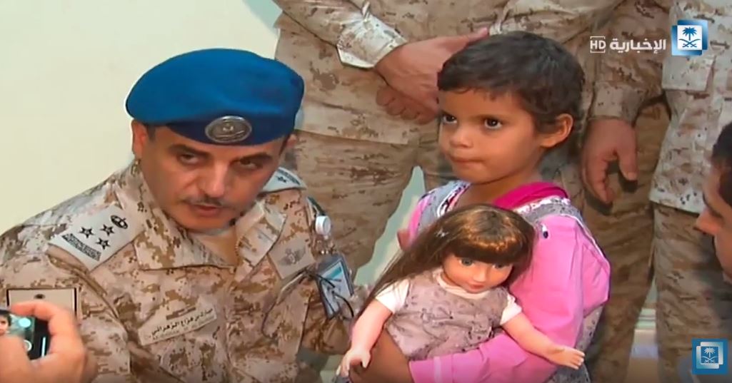 هذه الطفلة اليمنية استخدمتها الميليشيا كدرع بشري فأعادها التحالف إلى ذويها