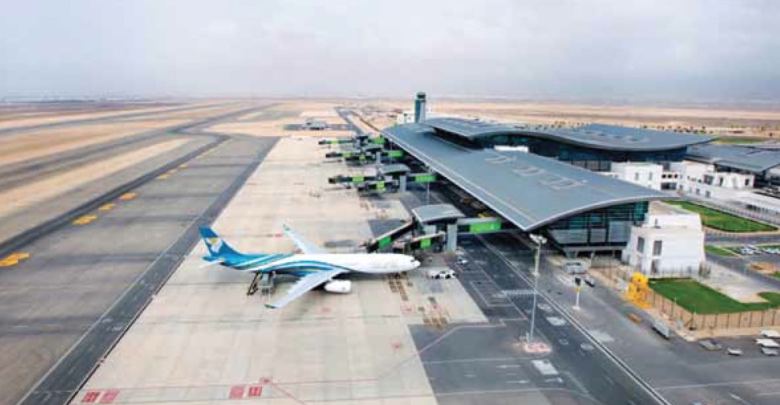 تمديد إغلاق مطار صلالة بسبب إعصار مكونو