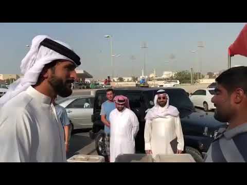 شاهد.. بشائر الخير يحملها الشيخ ناصر بن حمد لبائع بسيط أغلق الناس دروبهم في وجهه