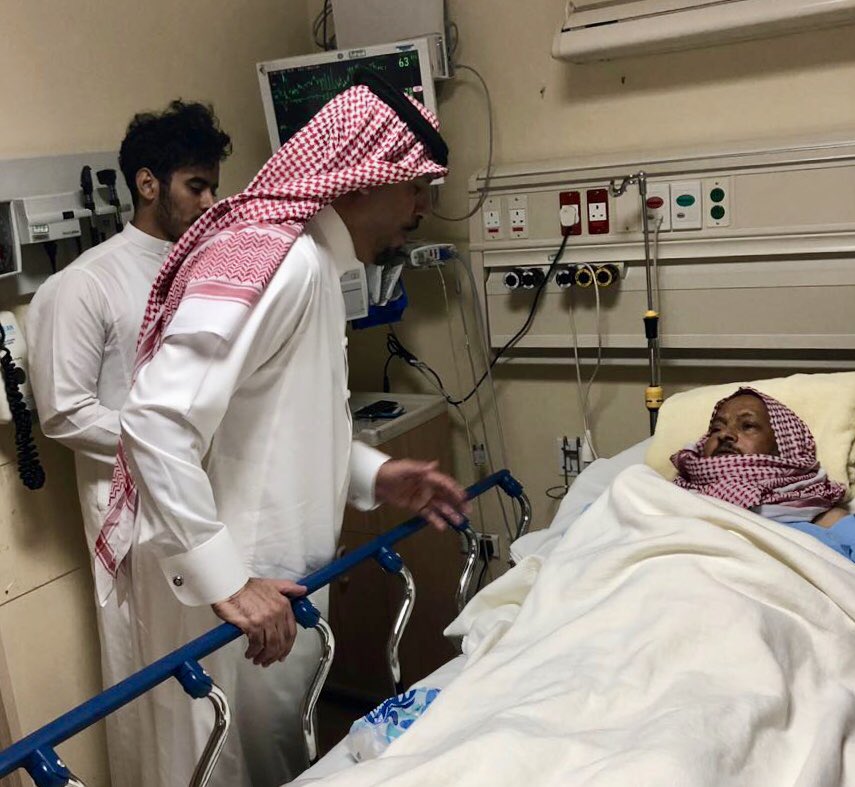 بالصور.. وزير الحرس الوطني يطمئن على المنومين بمدينة الملك عبدالعزيز الطبية