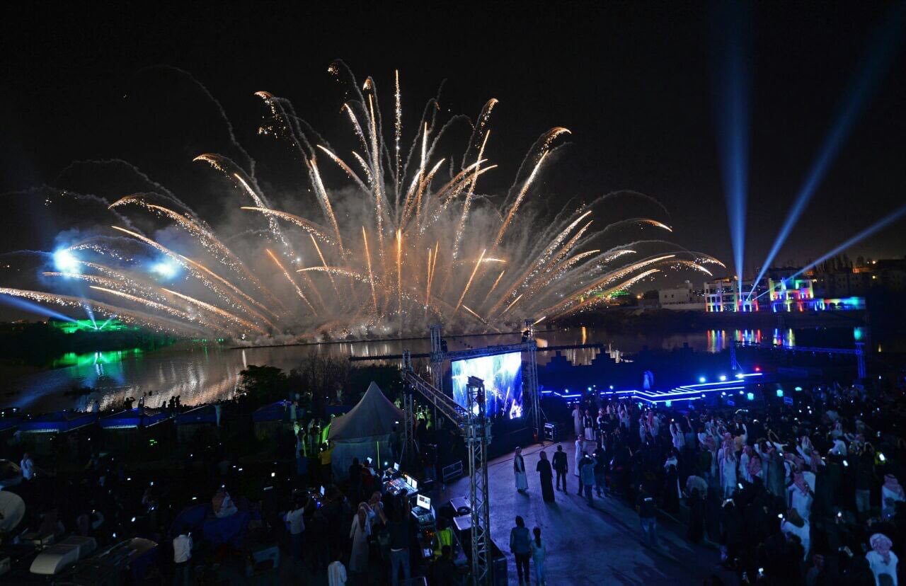 ضمن مهرجان أبها يجمعنا انطلاق فعاليات عروض الضوء والصوت