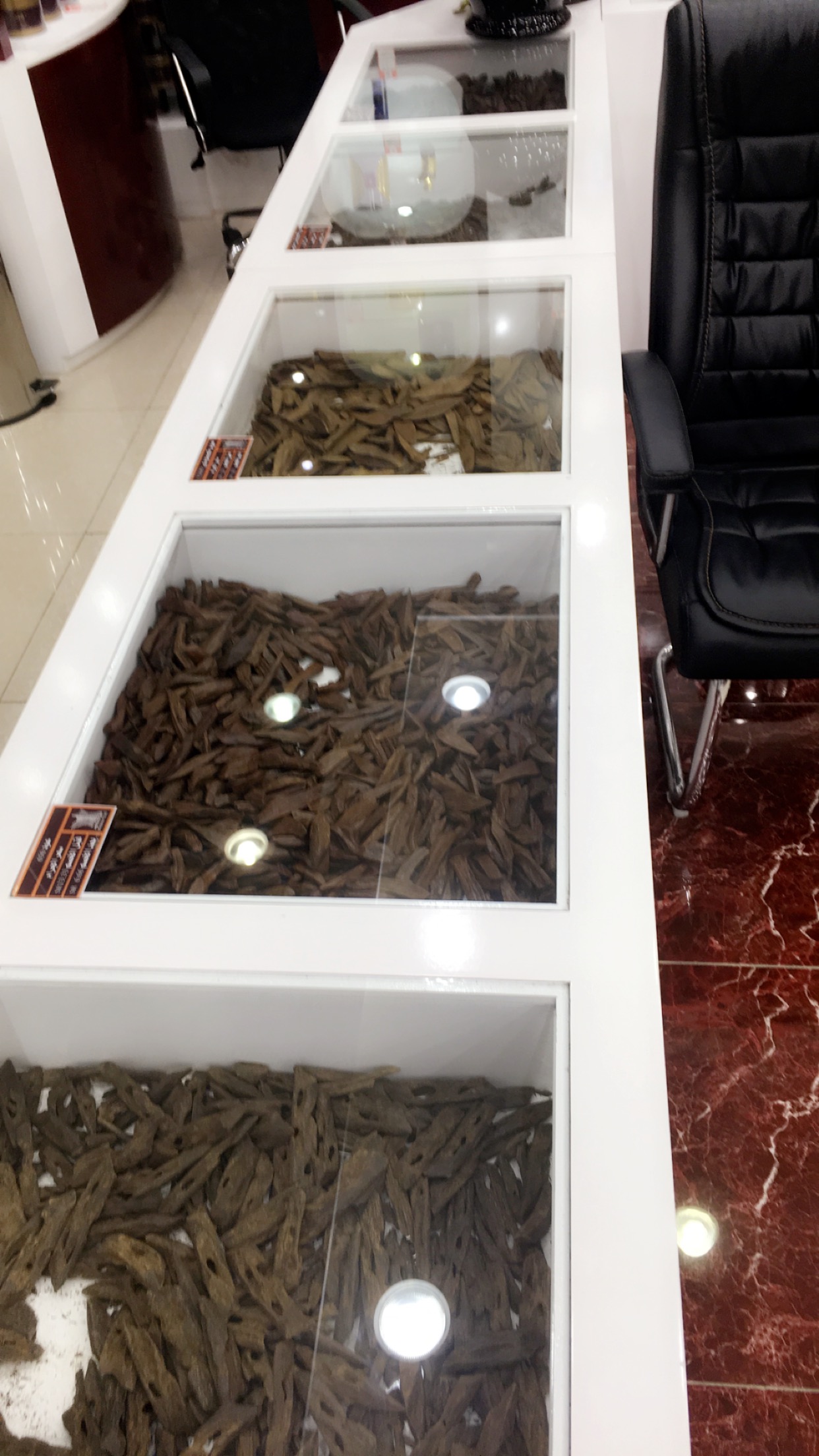 بالصور.. أذواق مختلفة وإقبال كبير على محال العطور والبخور بمكة | صحيفة المواطن الإلكترونية