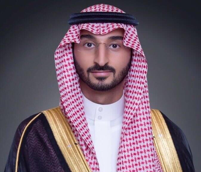 نائب أمير مكة ينقل تعازي القيادة لذوي الشهيد حباس 