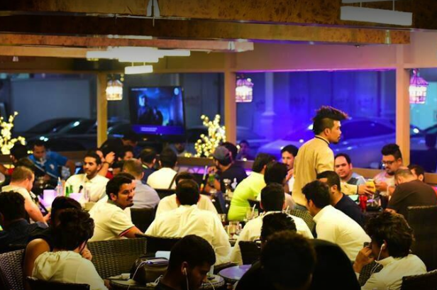 المقاهي في جدة .. ملتقى الأصدقاء في ليالي رمضان