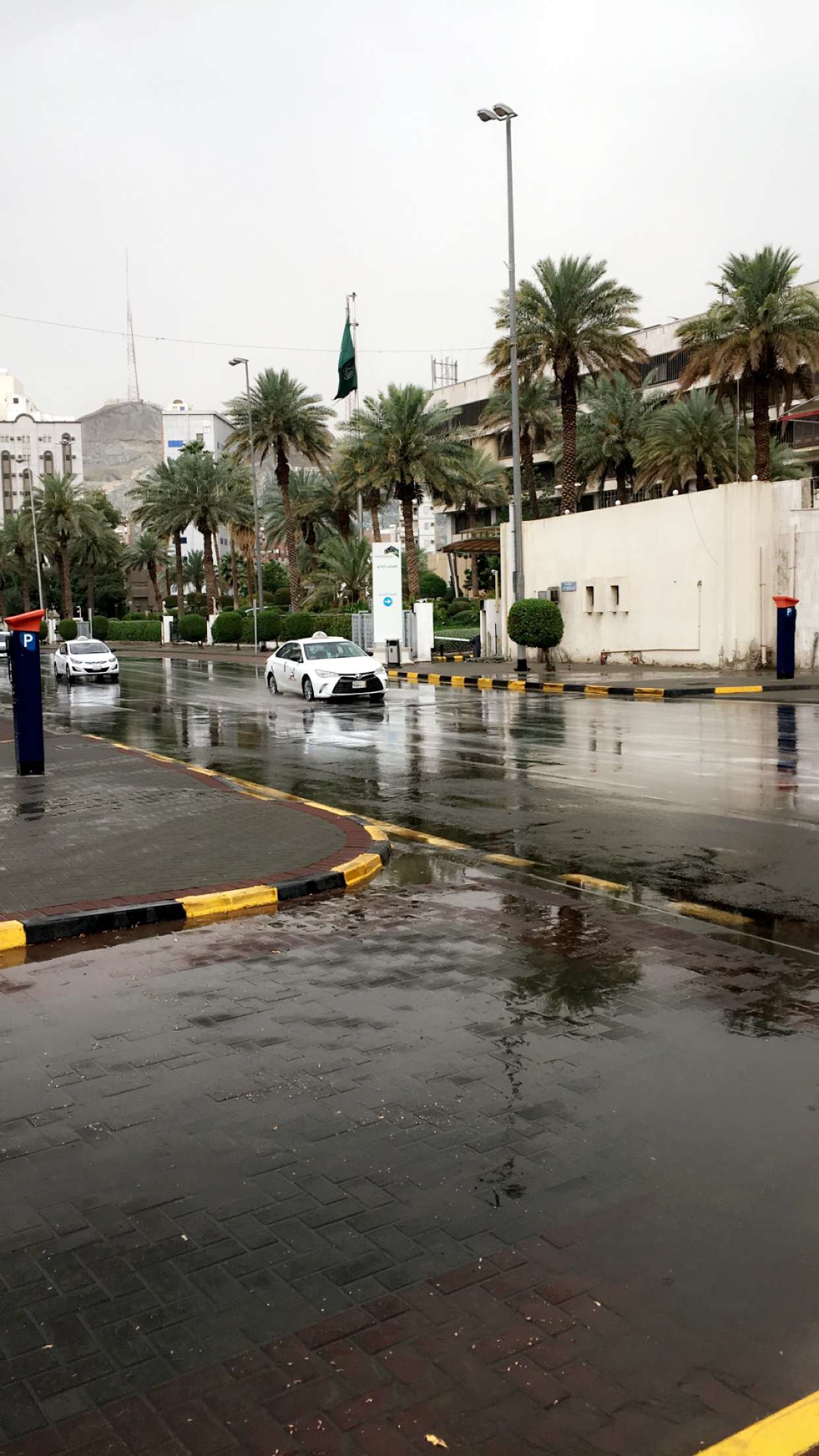 أمطار رعدية ورياح على مكة المكرمة حتى العاشرة 