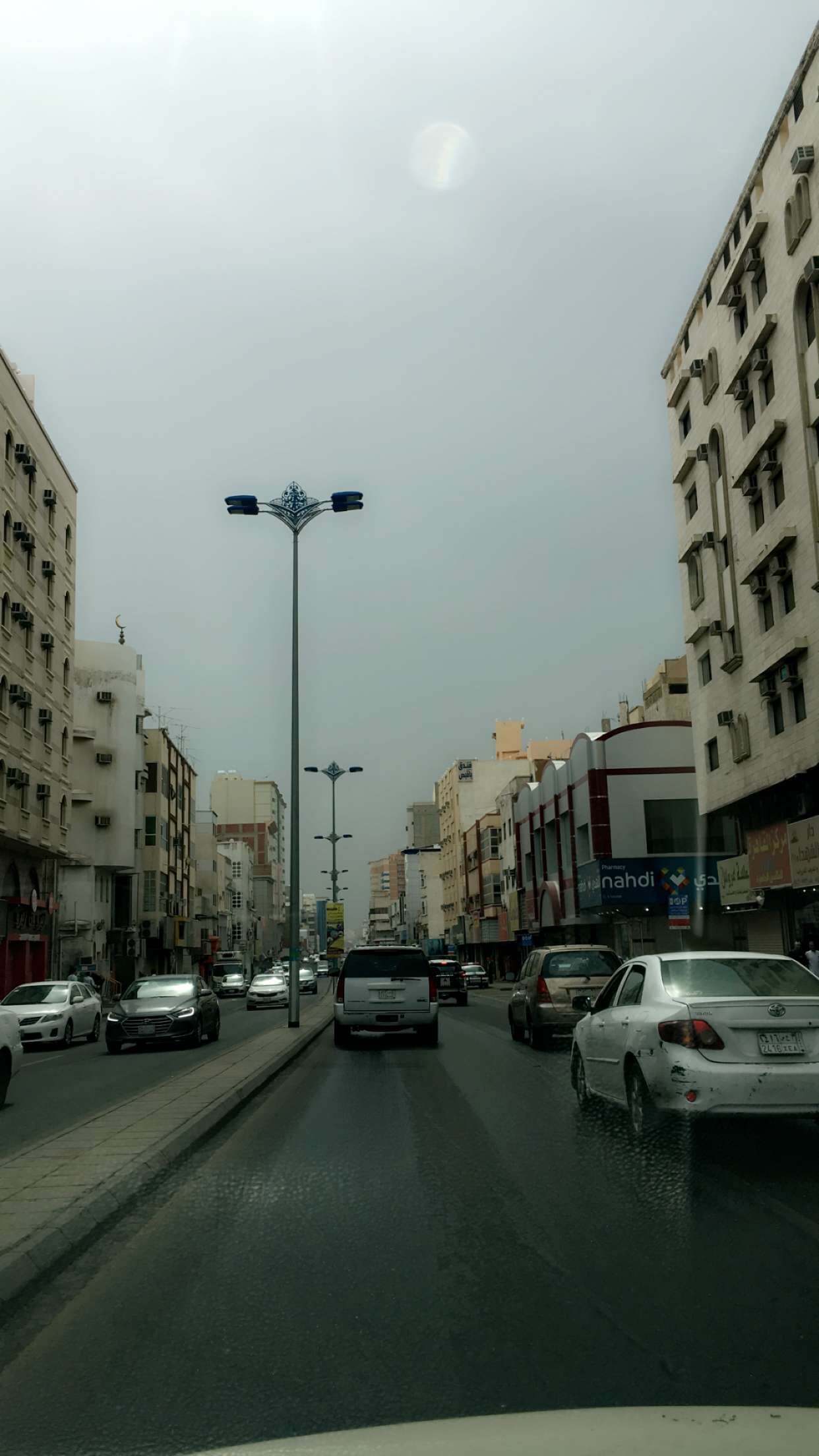 الأرصاد : 9 ساعات من الأمطار الرعدية وزخات البرد تجري سيول منطقة مكة