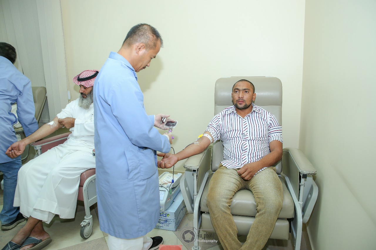 بالصور.. بر تندحة بخميس مشيط تضخ 23 كجم دمًا للجنود البواسل - المواطن