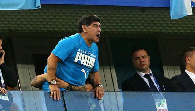 Maradona يرفع شعار إثارة الجدل ودعم الأرجنتين في المونديال