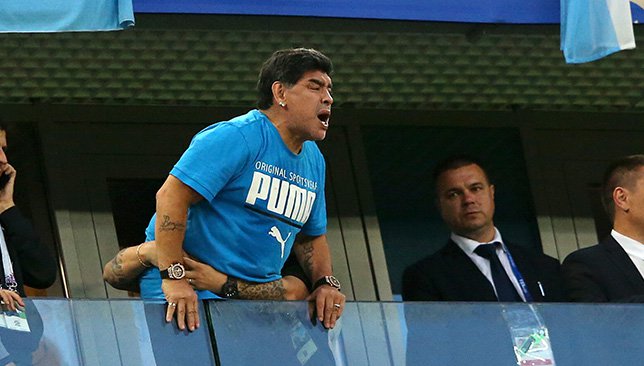 Maradona يرفع شعار إثارة الجدل ودعم الأرجنتين في المونديال