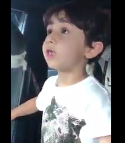 بالفيديو.. طفل سيدهشك بمعلوماته الواسعة عن قيادة الطائرات