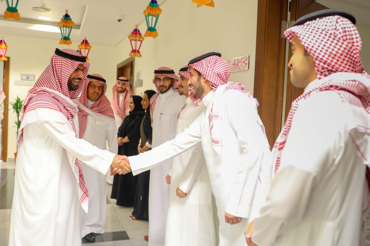 بعد الثقة الملكية.. الأمير بدر الفرحان يلتقي بفريق عمل هيئة الثقافة