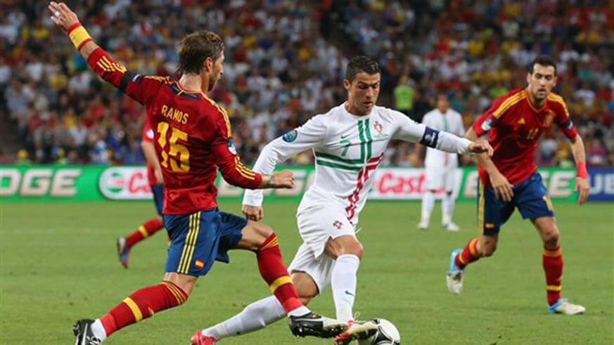 شاهد بالفيديو .. الدون رونالدو يحرج صديقه راموس في مباراة إسبانيا والبرتغال