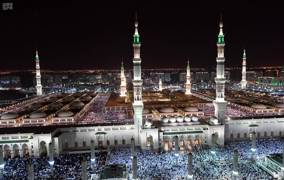 بالصور.. أجواء روحانية وتكامل الخدمات ليلة 27 رمضان في المسجد النبوي